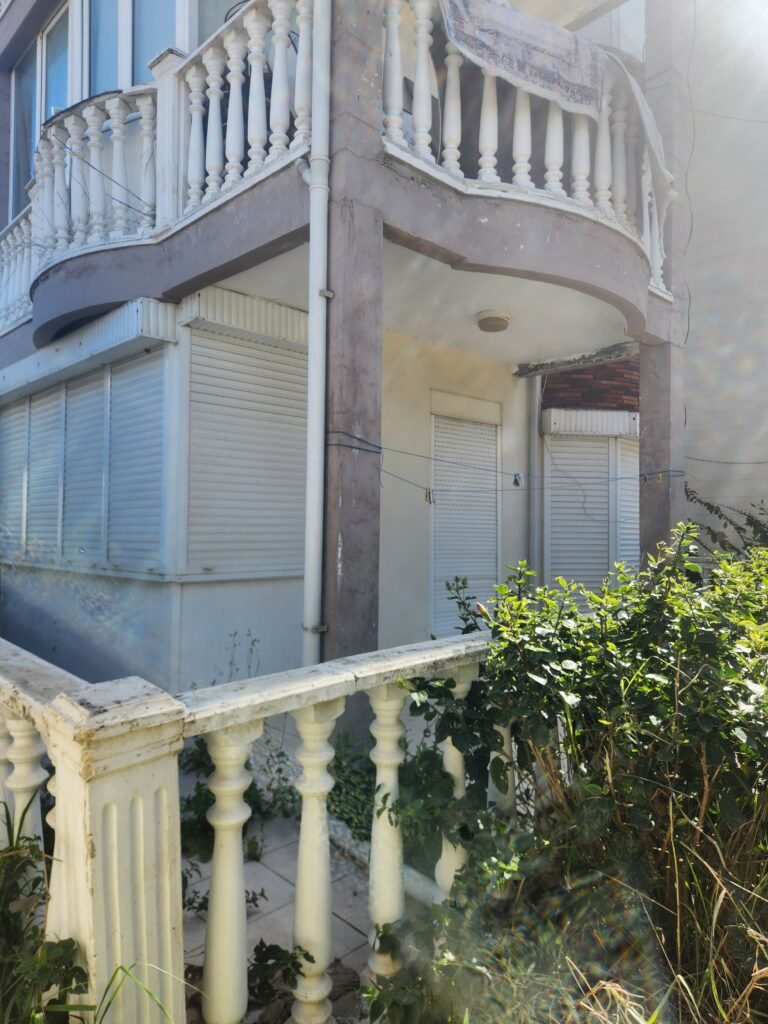 Side “de cumartesi pazarı yanı 2+1